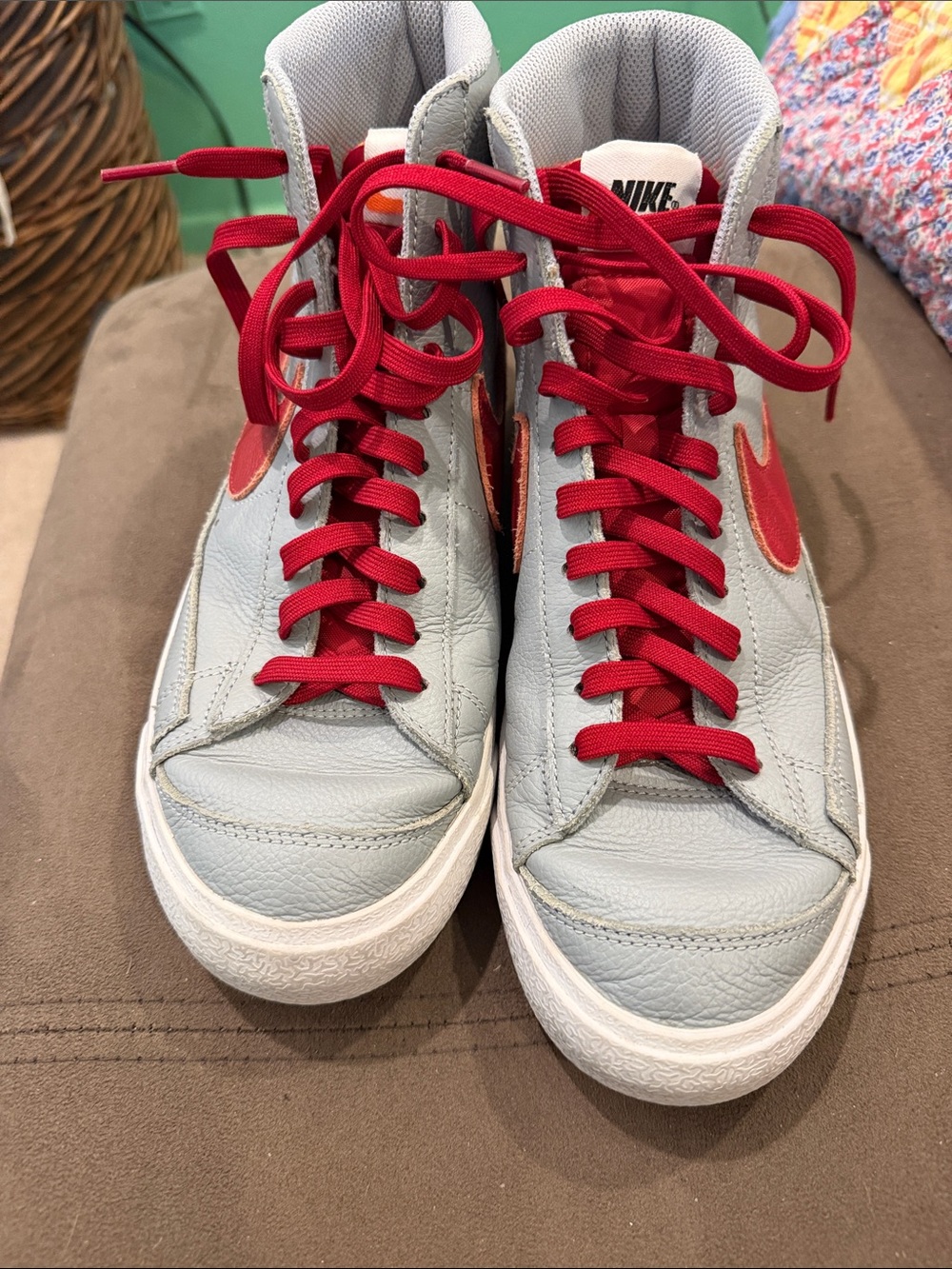 Nike High-Top Sneakers in Light Gray with Red Details